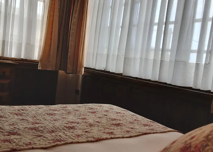 Otel Marques De La Moral Naveces